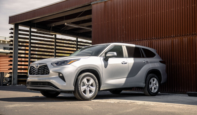 
								2023 Toyota Highlander Hybrid full									