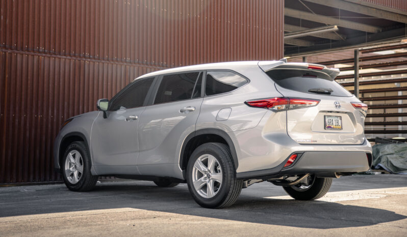 
								2023 Toyota Highlander Hybrid full									